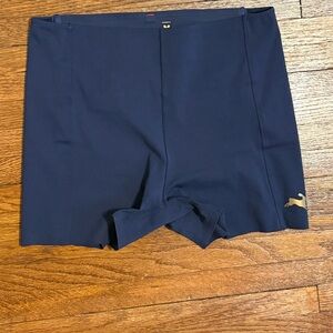 NWOT Tracksmith strata short, navy, medium